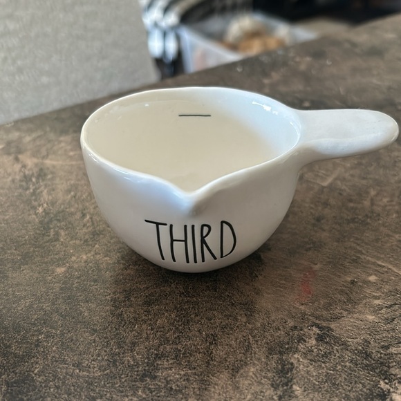 Rae Dunn measuring cups - Picture 4 of 6